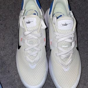 Nike Reposto Mens White Running Sneakers